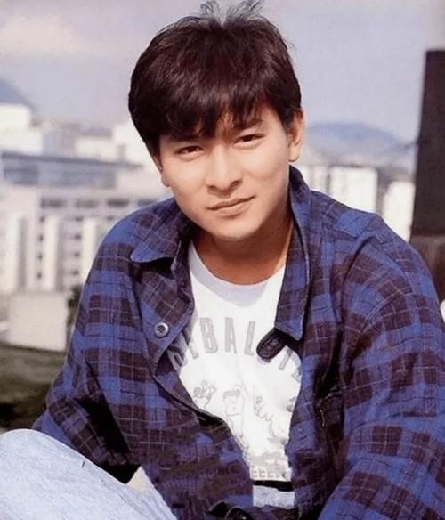 60多岁的刘德华为何看起来如此年轻？他的冻龄秘诀是什么？