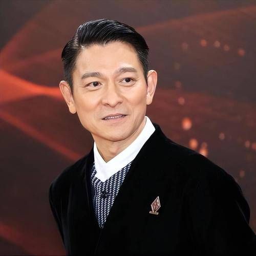 60岁刘德华素颜近照，皮肤状态惊人，保养秘诀是什么？