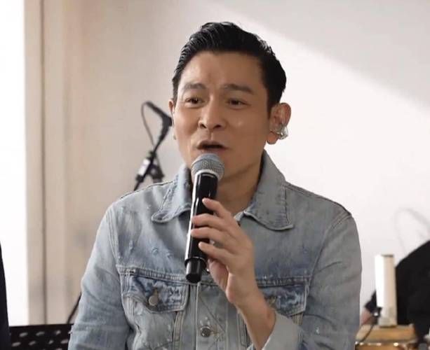 60岁刘德华素颜近照，皮肤状态惊人，保养秘诀是什么？