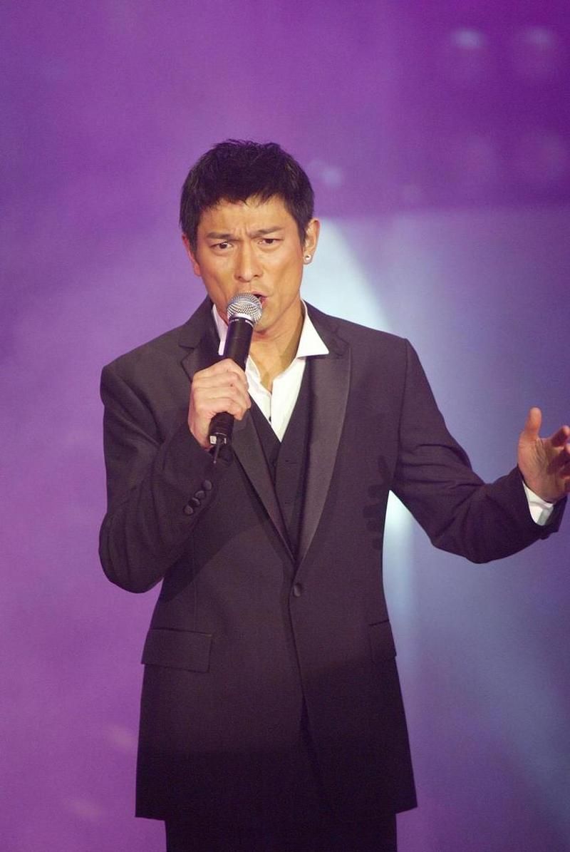 60岁刘德华长发图片高清：盘点天王不同时期发型