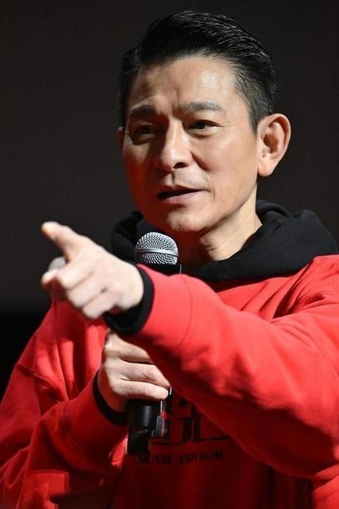 60岁的刘德华近况如何？白发照片曝光引网友泪目