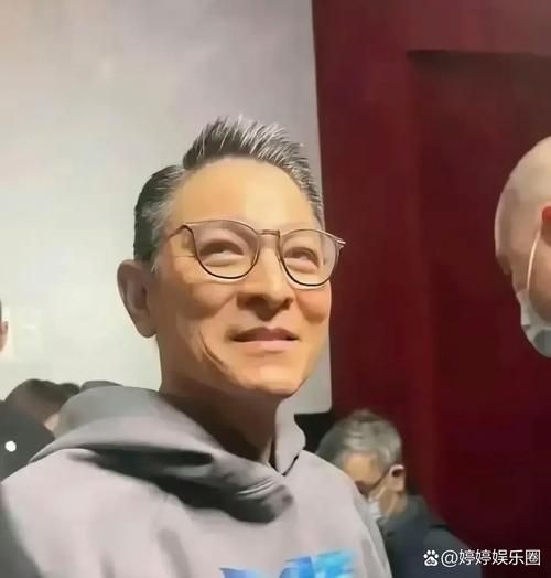 60岁的刘德华近况如何？白发照片曝光引网友泪目
