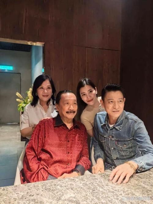 62岁刘德华的油头秘密：青春永驻的秘方