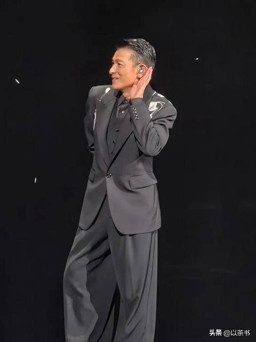 64岁刘德华头发依旧乌黑浓密，保养秘诀是什么？