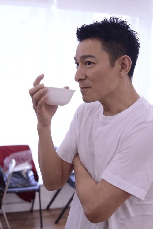 一个人睡刘德华是什么体验网友分享真实感受