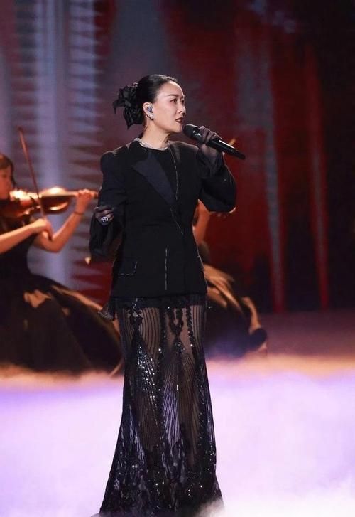 一眼千年那英惊艳开嗓 天籁之音震撼全场观众