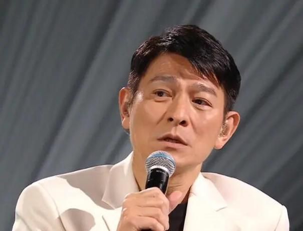 一睹为快！刘德华最新视频直播，精彩内容抢先看！