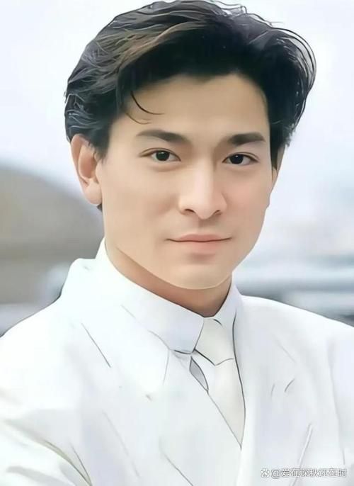 一身西装的刘德华，依然是那个迷倒万千少女的男神！
