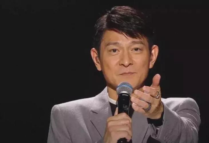 东方之珠：那英刘德华倾情演绎，感人至深