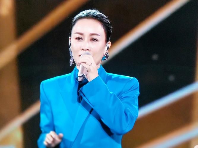 丝路那英的传奇人生 从歌手到企业家的蜕变