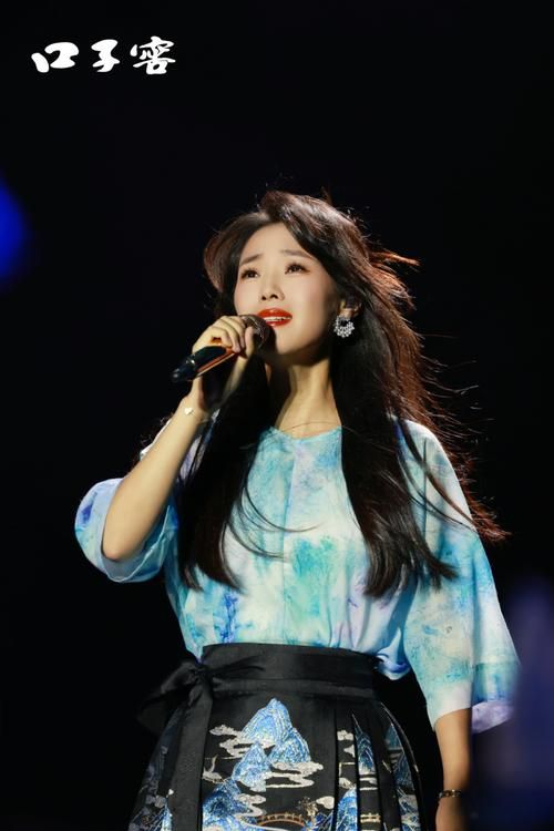 云朵完美演绎那英金曲被赞天生好嗓子
