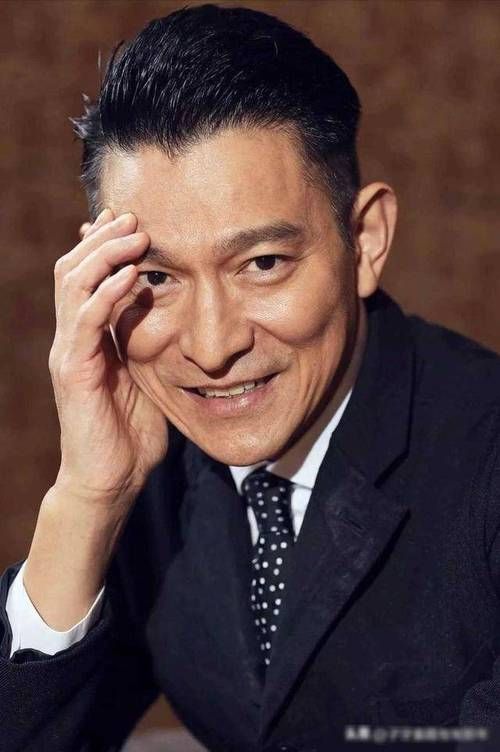 从刘德华简历看起 个人资料简介里的传奇经历