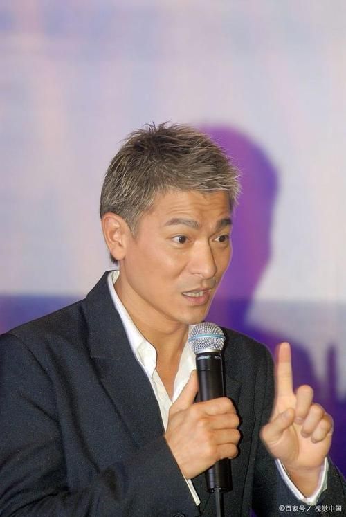 从刘德华简历看起 个人资料简介里的传奇经历