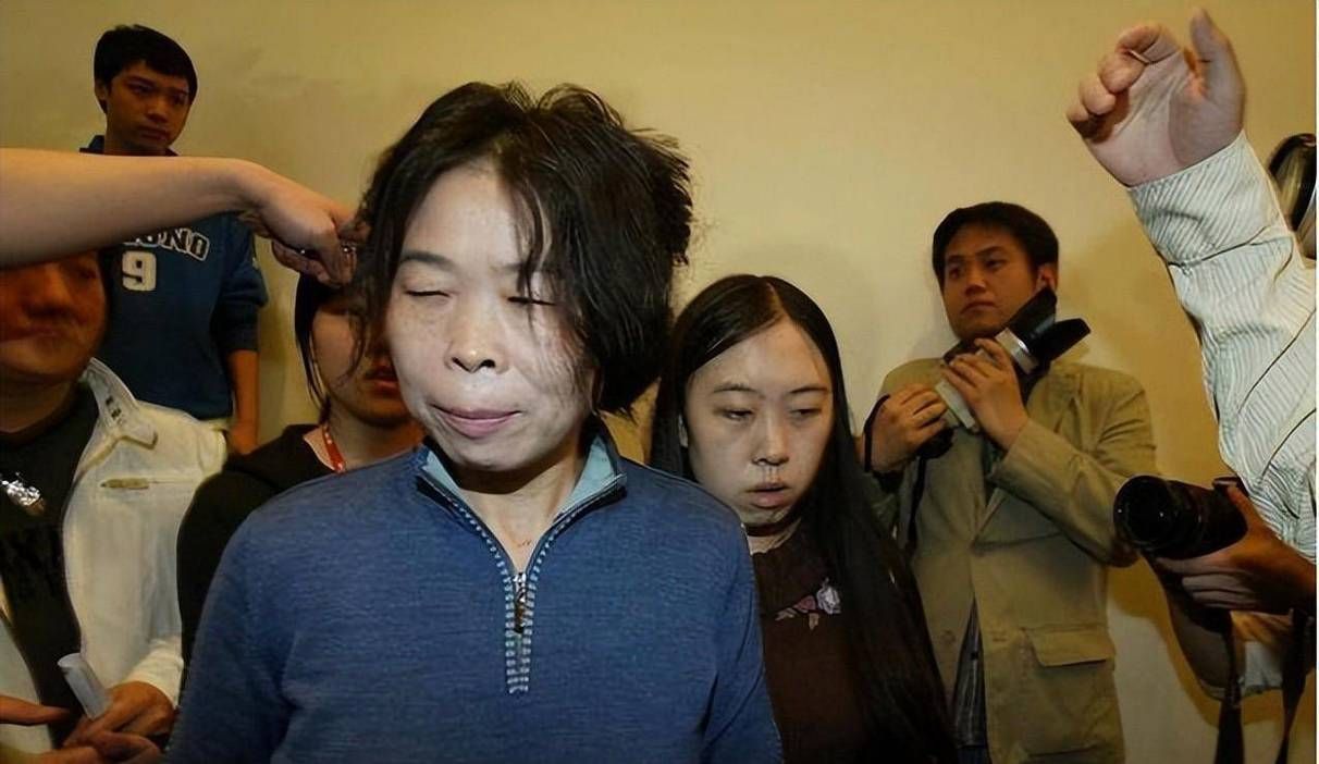 从刘德华追星女杨丽娟看极端追星的危害