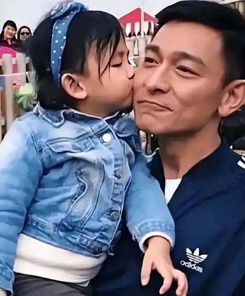 你不知道的刘德华母亲：平凡生活中的伟大母爱