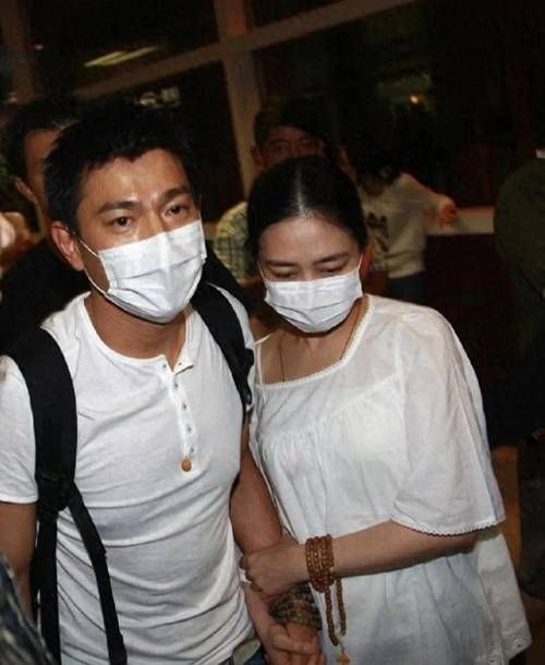全网热搜！刘德华老婆朱丽倩最新照片，你见过吗？