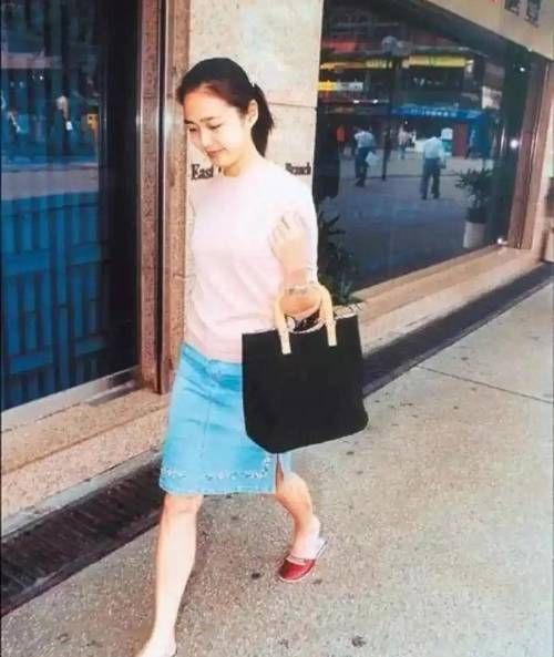 全网热搜！刘德华老婆朱丽倩最新照片，你见过吗？