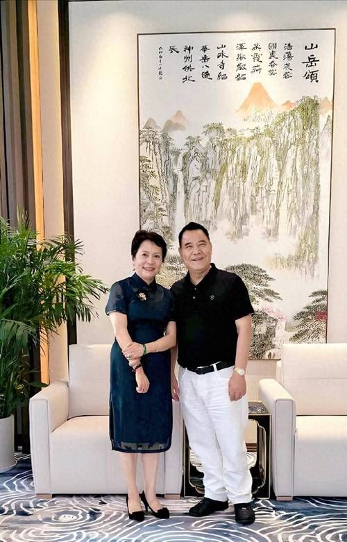 刘嘉玲与那英同框引热议 两位女神罕见合影曝光
