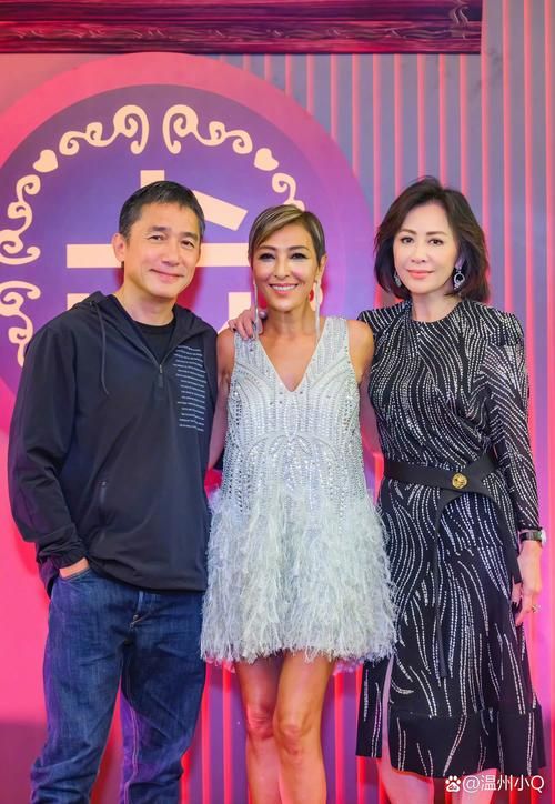 刘嘉玲和那英私下聚会照流出姐妹情深令人羡慕
