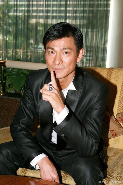 刘德华0：华仔的演艺生涯，辉煌成就与人生感悟