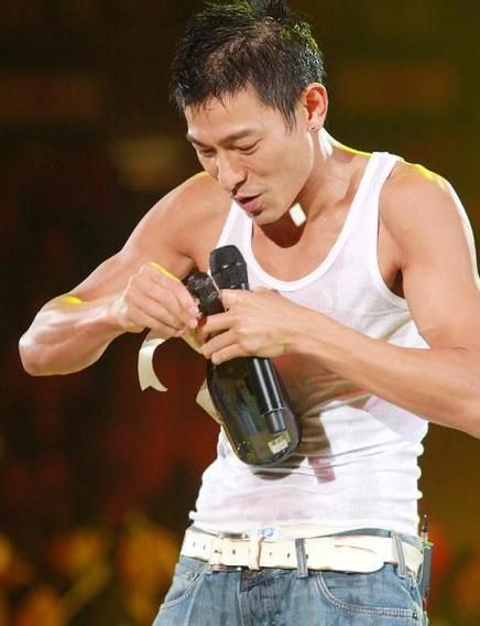 刘德华17岁歌曲的传唱度与时代意义