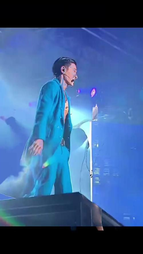 刘德华17岁演唱会视频在线观看：满满回忆杀！