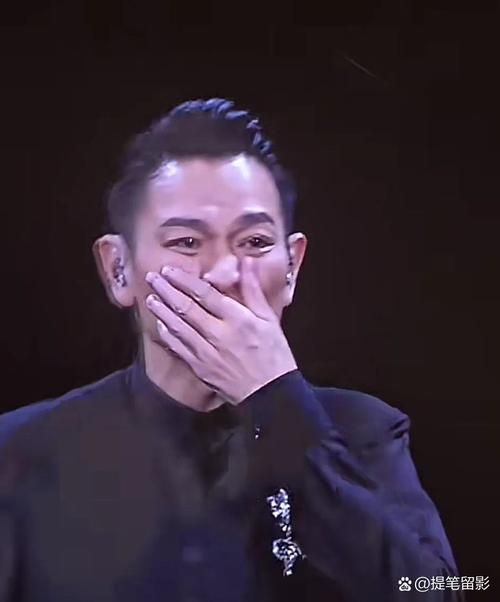 刘德华17岁现场版演唱视频看年轻时的华仔