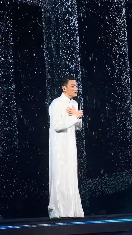 刘德华1996演唱会现场视频曝光那些难忘的经典瞬间