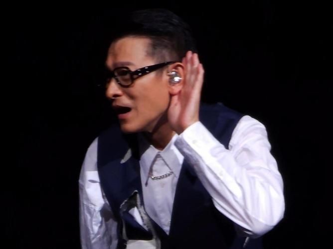 刘德华1998演唱会精彩瞬间 每一首歌都是青春回忆