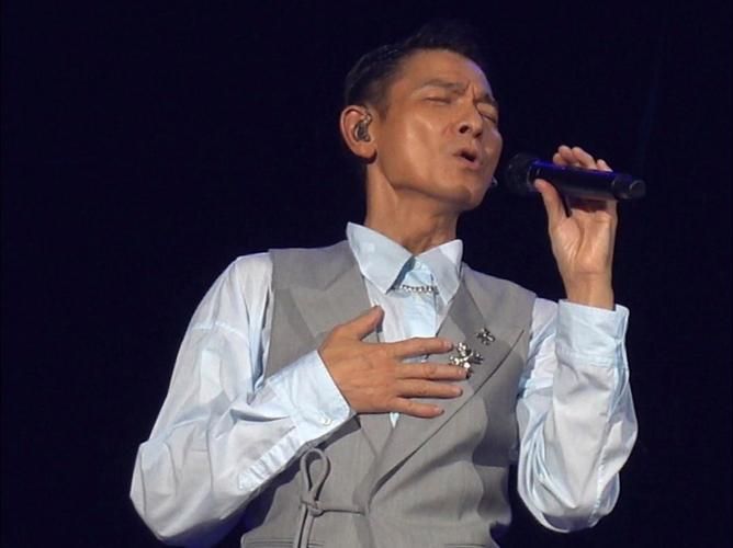 刘德华2001演唱会舞台图片 感受天王魅力