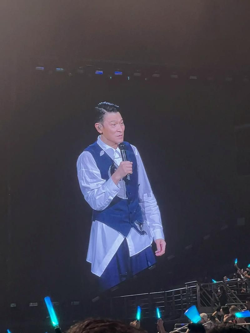 刘德华2001演唱会舞台图片 感受天王魅力