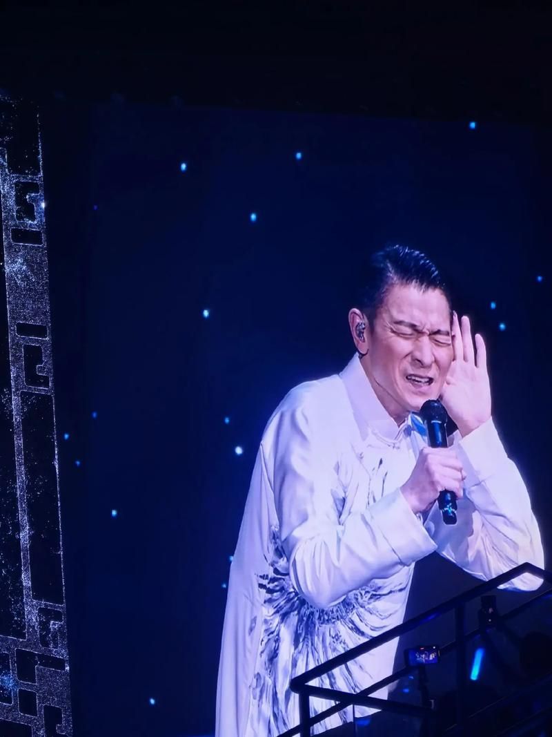 刘德华2002演唱会歌单盘点那些耳熟能详的金曲