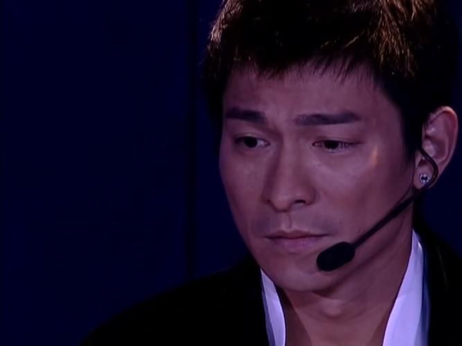 刘德华2002演唱会经典回顾那些年我们追过的华仔