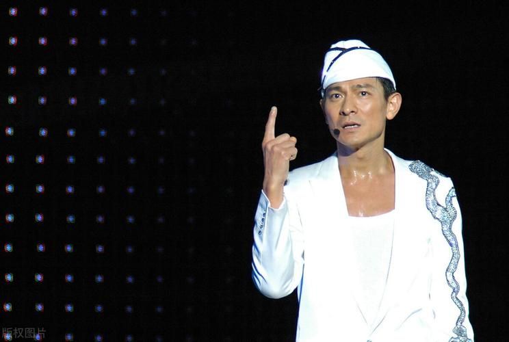 刘德华2002演唱会经典回顾那些年我们追过的华仔