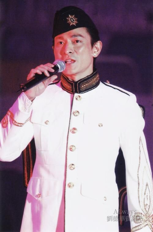 刘德华2002演唱会经典回顾那些年我们追过的华仔