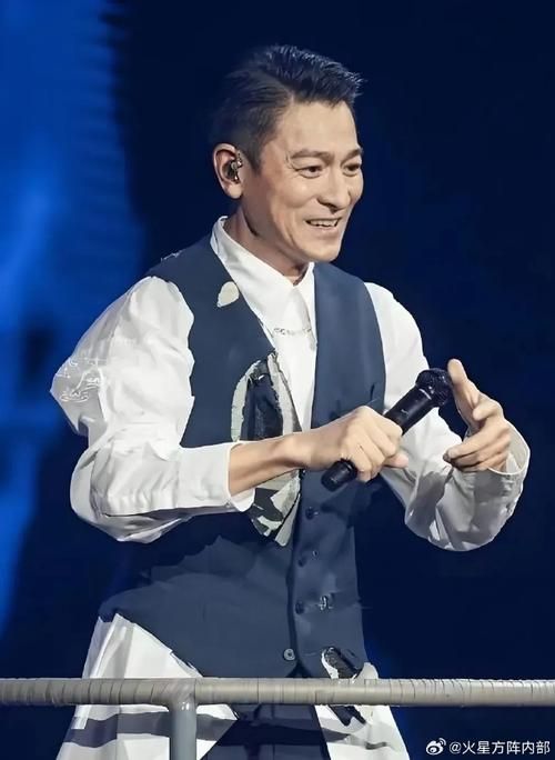 刘德华2011成都演唱会精彩回顾与高清照片分享