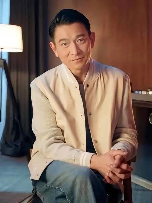 刘德华2013年演唱会幕后花絮与独家采访内容
