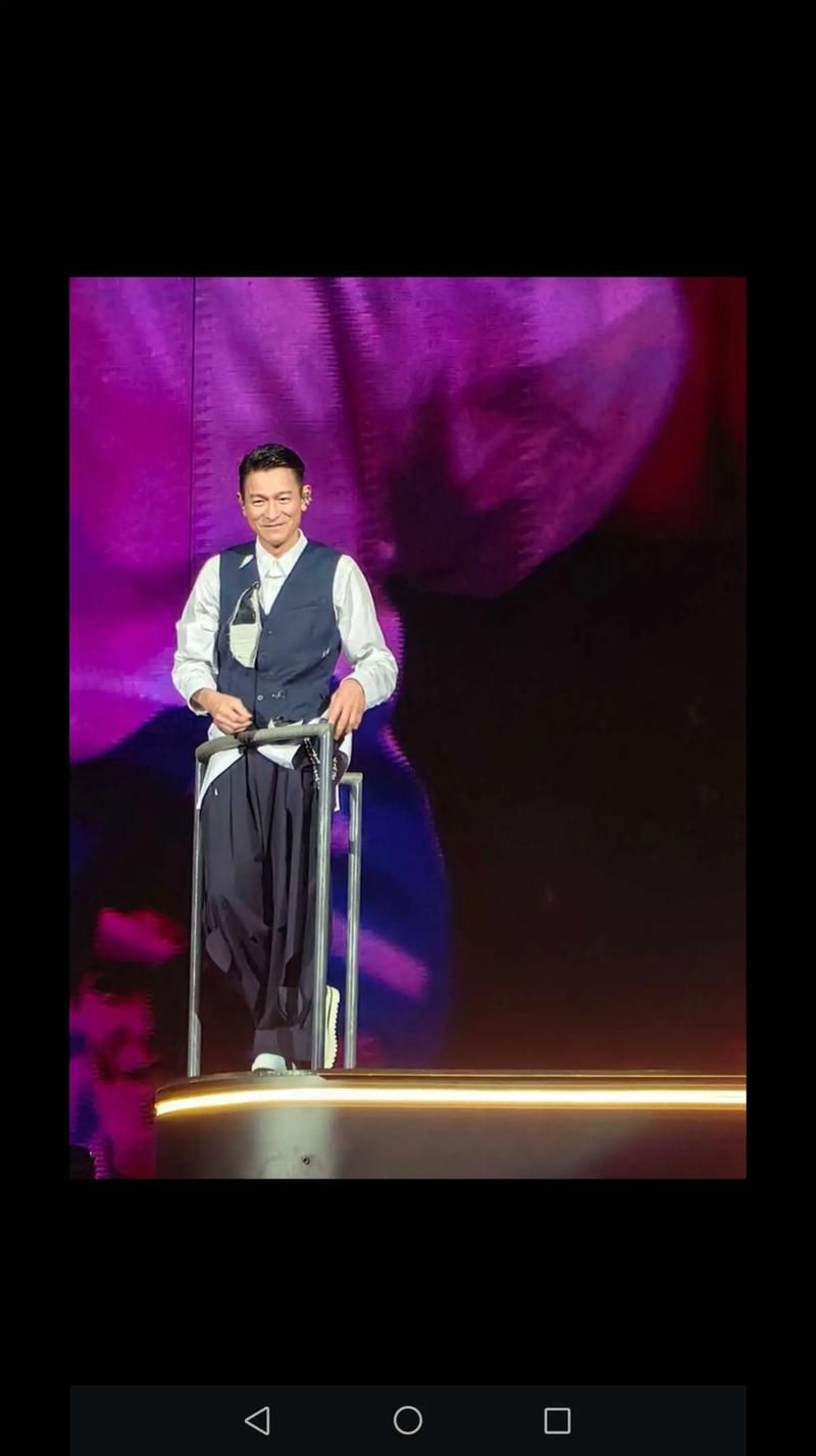 刘德华2013年演唱会幕后花絮与独家采访内容