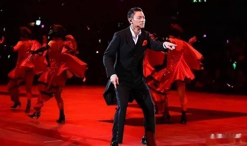 刘德华2019年演唱会现场直击 天王魅力不减当年
