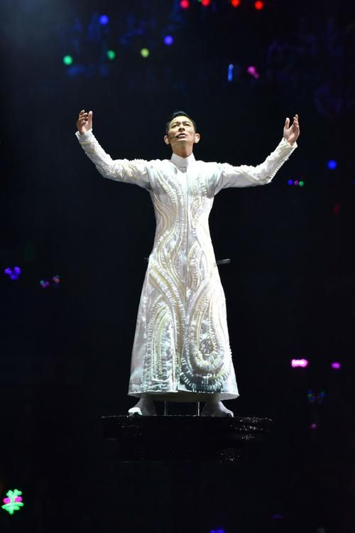 刘德华2019年演唱会现场直击 天王魅力不减当年