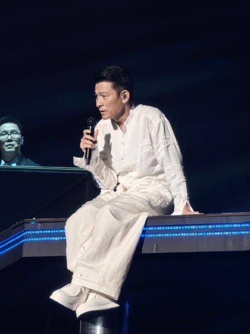 刘德华2024上海演唱会：重温经典感动瞬间