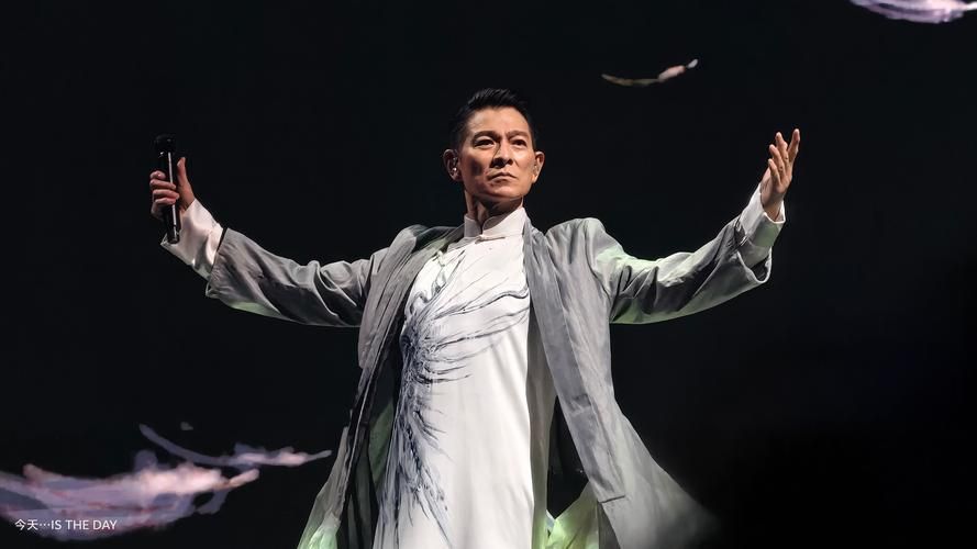 刘德华2024巡回演唱会全程回顾：精彩瞬间与幕后故事