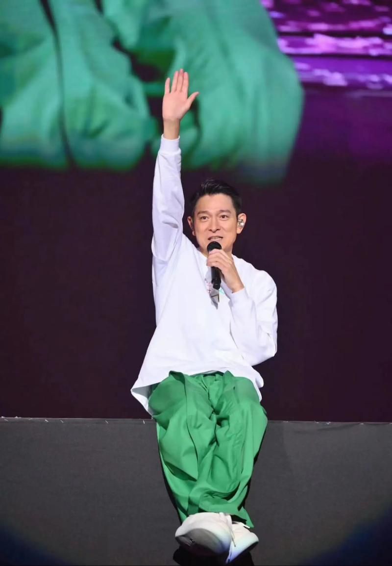 刘德华2024巡回演唱会全程回顾：精彩瞬间与幕后故事