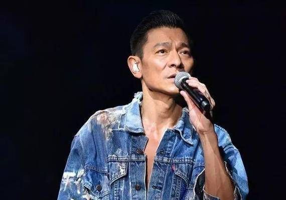 刘德华29岁颁奖典礼罕见视频 天王青涩模样太迷人