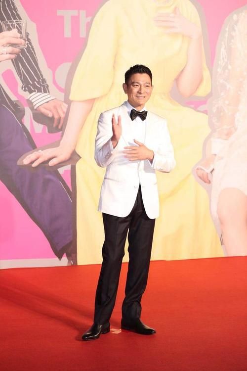刘德华tvb颁奖红毯造型帅气依旧引热议