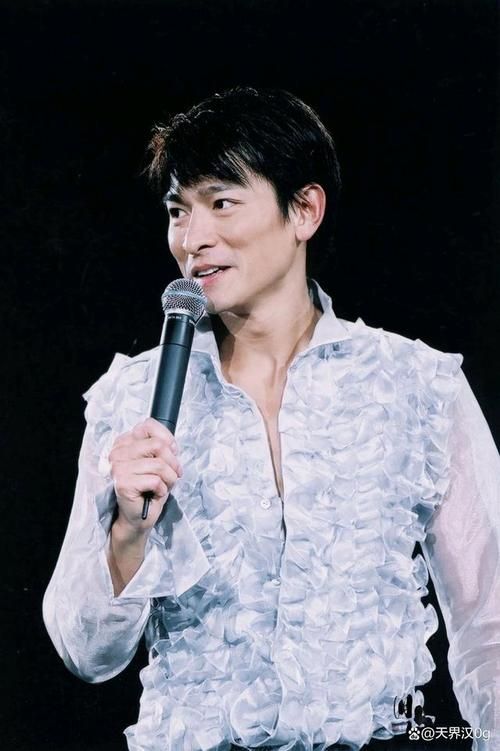 刘德华VS王杰：巅峰对决，谁的歌声更让你难以忘怀？