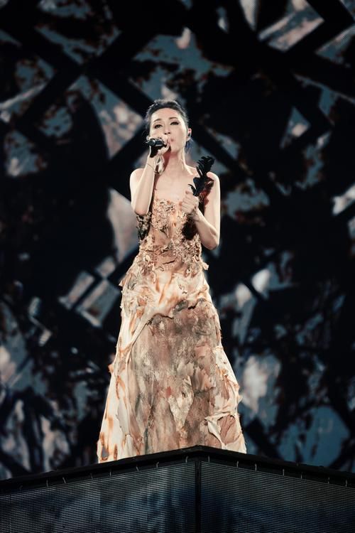 刘德华、杨千嬅同台？演唱会现场精彩瞬间回顾