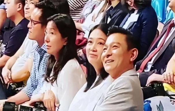 刘德华一家人的秘密：亲情、事业与背后的隐忍
