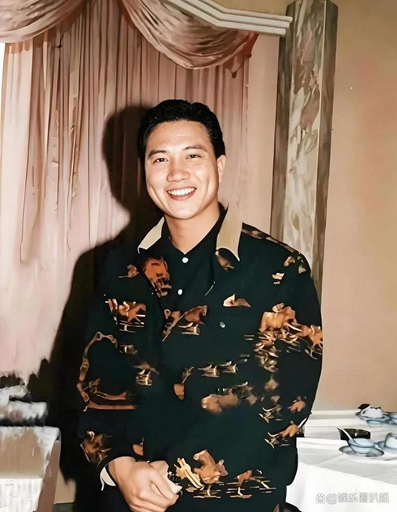 刘德华万梓良兄弟情深：从荧幕到现实的真挚友谊