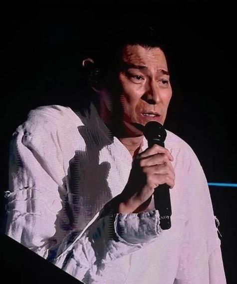刘德华上海演唱会惊喜不断！胡歌意外现身引爆全场
